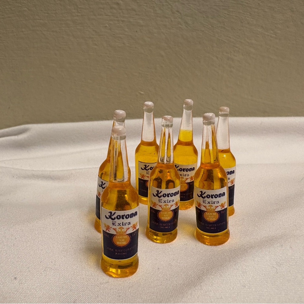 Dollhouse miniature Corona beer